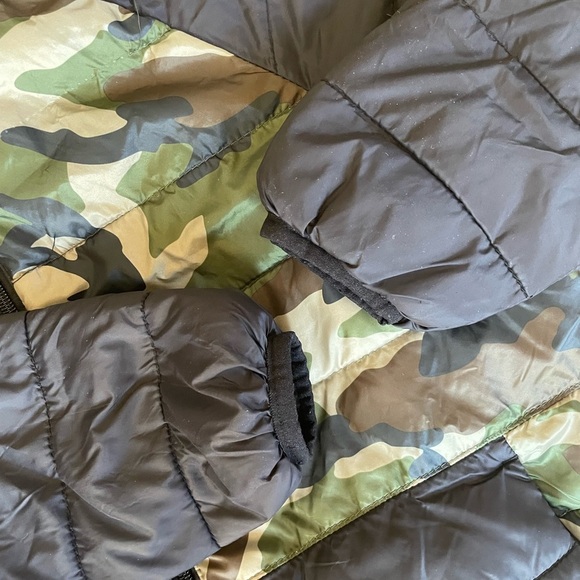 Zara boys Black and Camouflage Puffer Jacket - Picture 5 of 8
